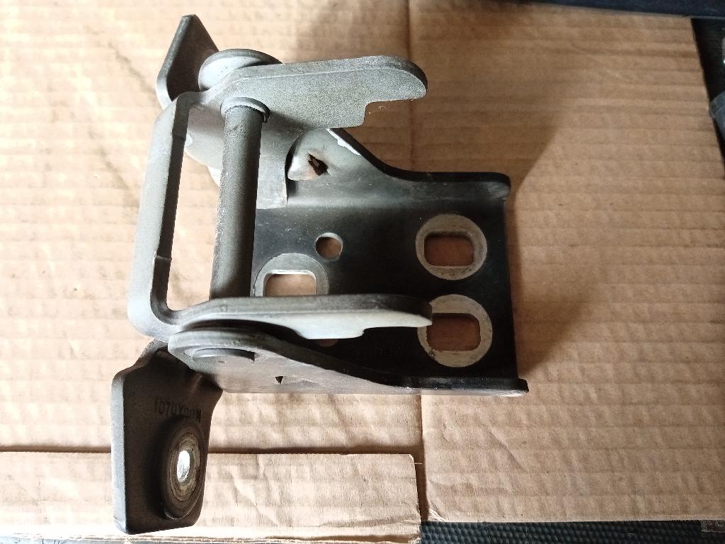 Right Front Door Bottom Hinge