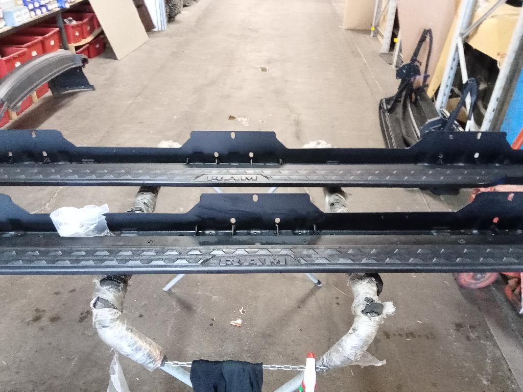 Running Board Set With Bolts