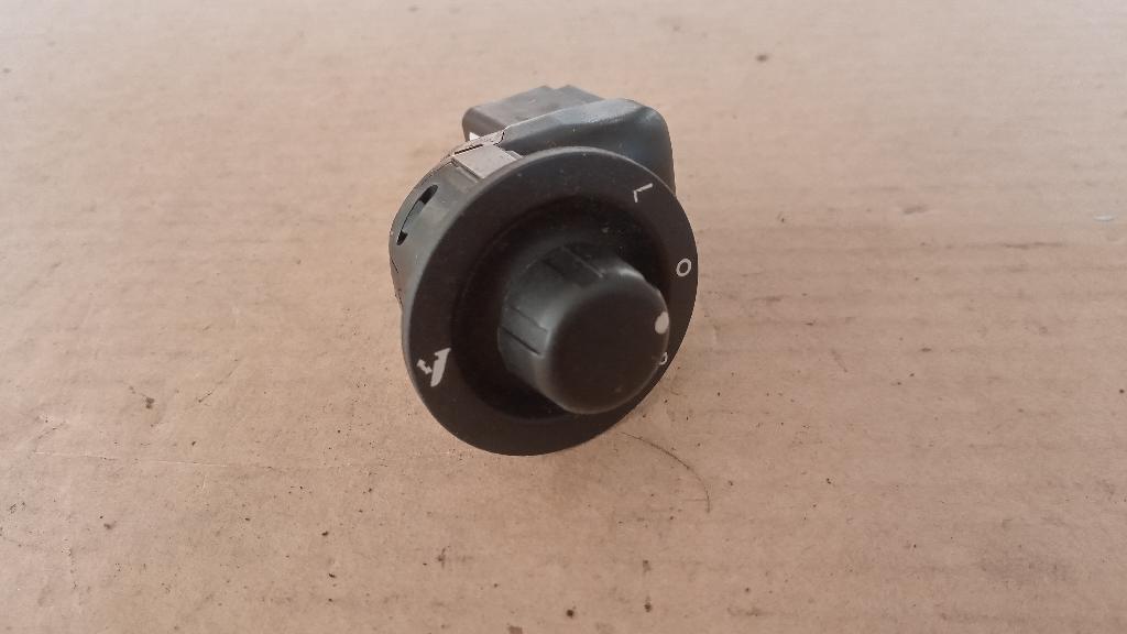 Mirror Adjuster Switch