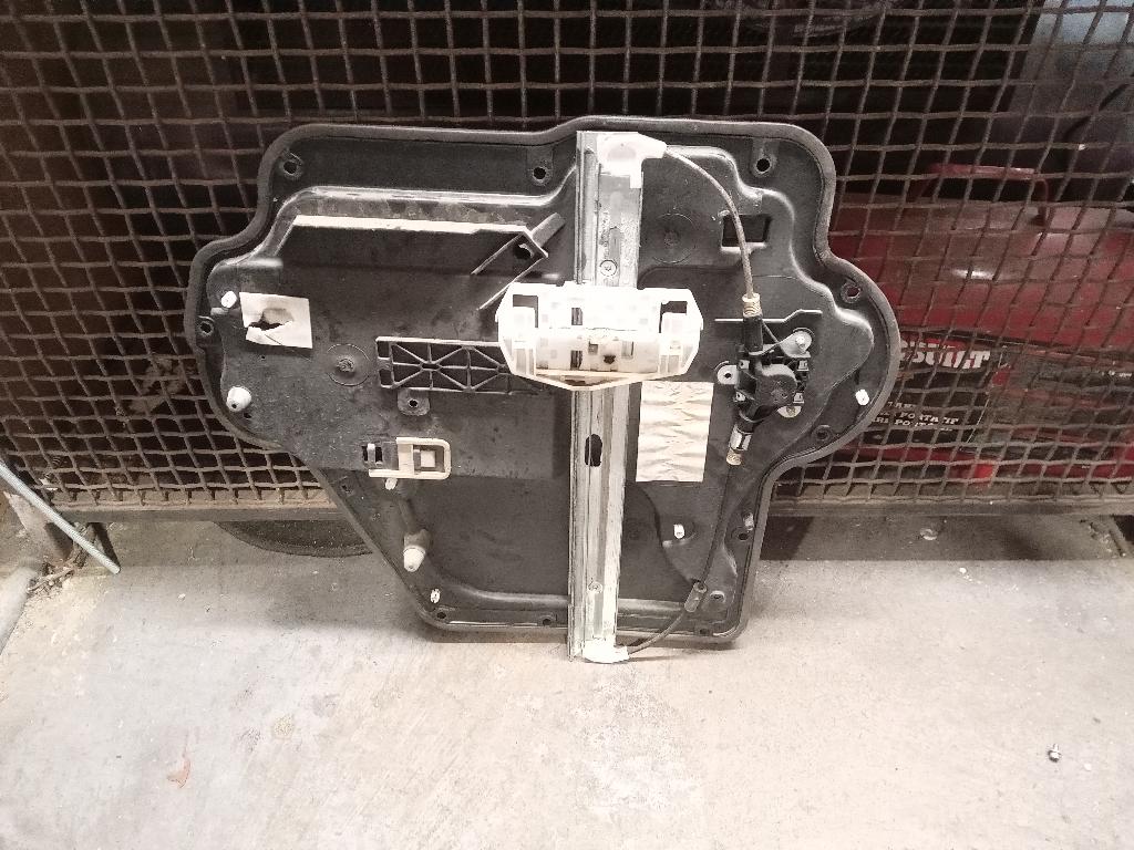 Right Front Door Regulator Motor