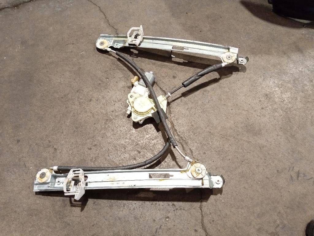 Right Front Door Elec Regulator