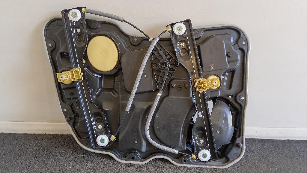 Right Front Door Elec Regulator