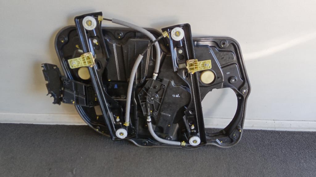 Right Front Door Elec Regulator