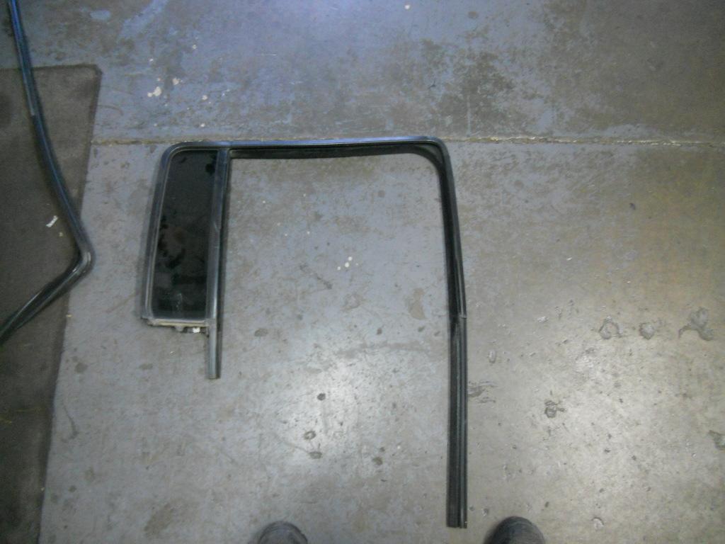 Right Rear Quarter Door Glass