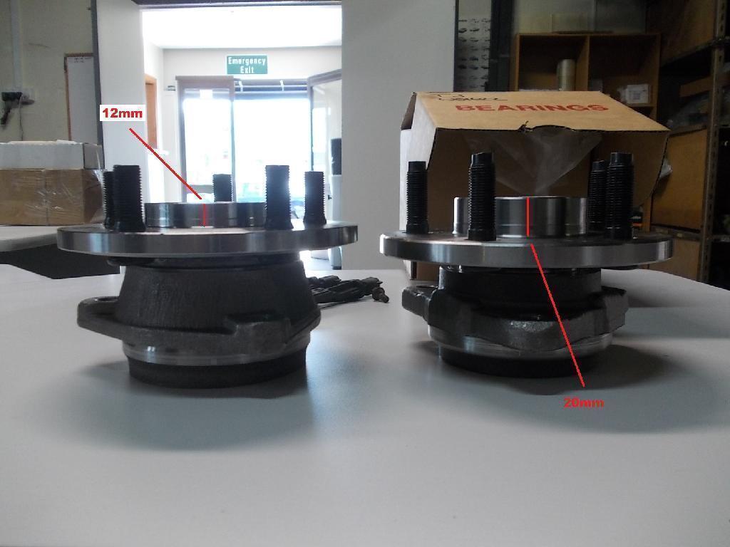 FRONT Hub-RIGHT/LEFT 99-06