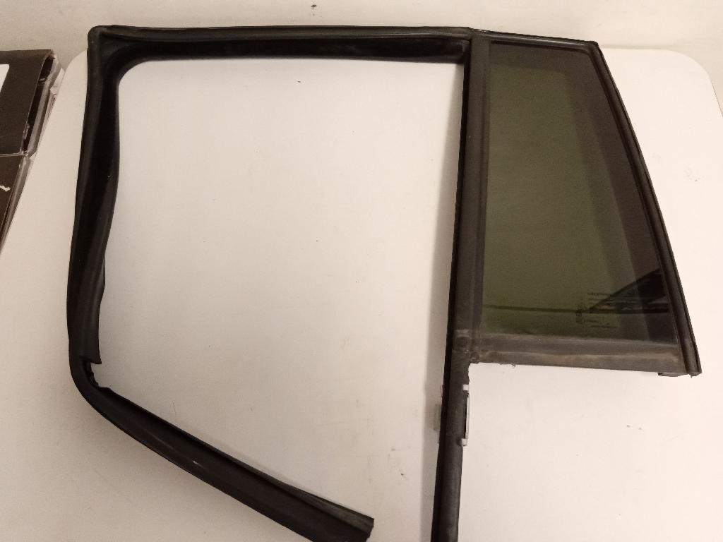 Left Rear Quarter Door Glass