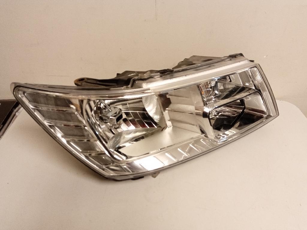 Right Headlight