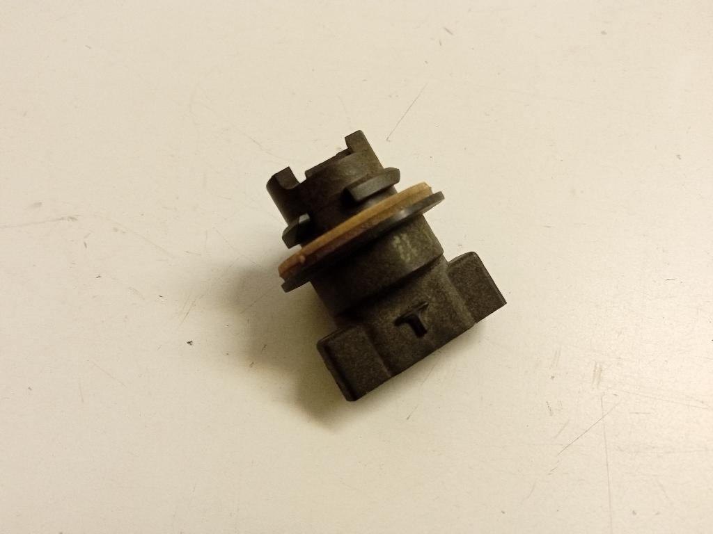 01-05 Tail Light Stop Light Bulb Holder