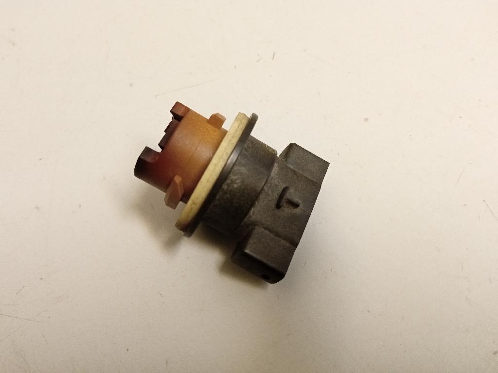 06-10 Tail Light Stop Light Bulb Holder