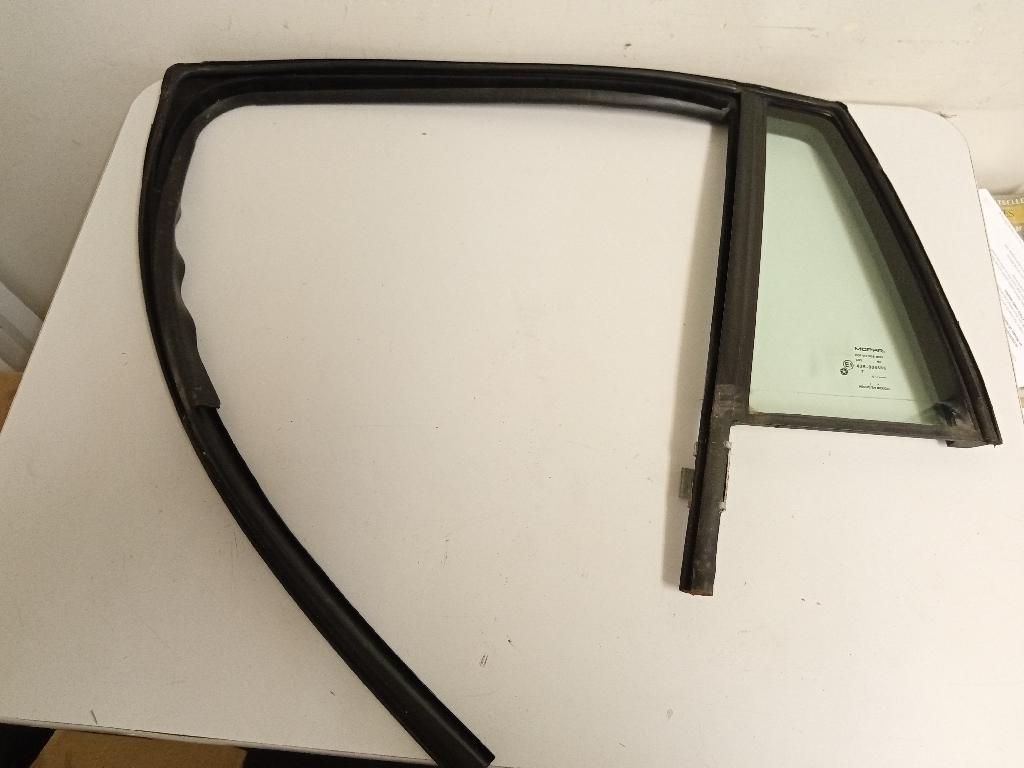 Left Rear Quarter Door Glass