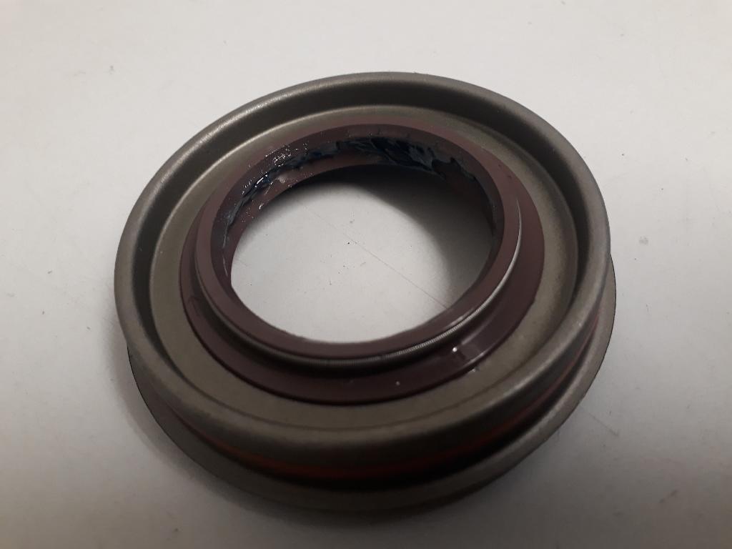 Diff Pinion Seal rear d44 07-15