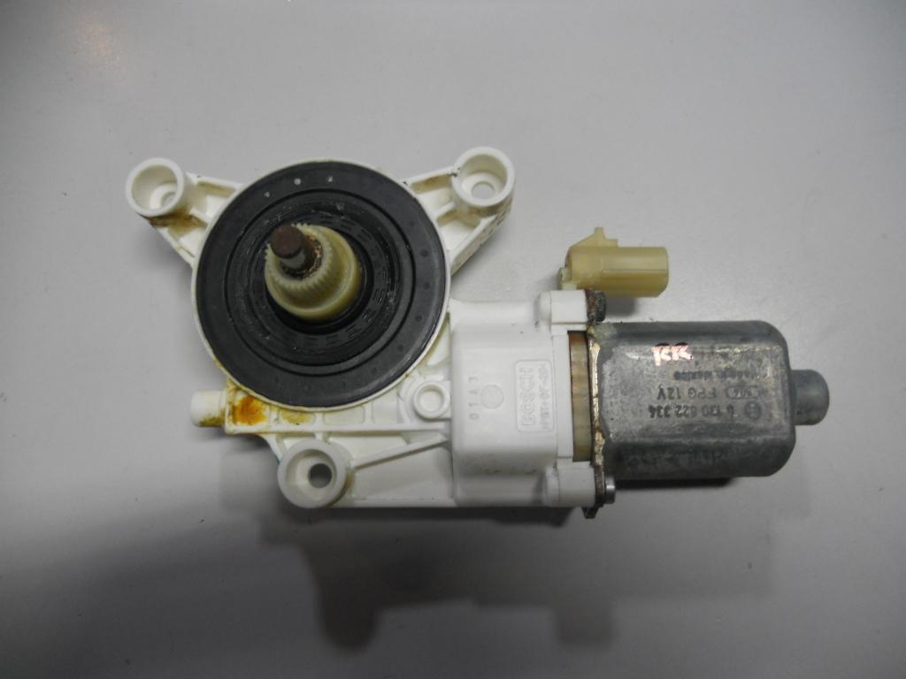 Right Rear Door Regulator Motor