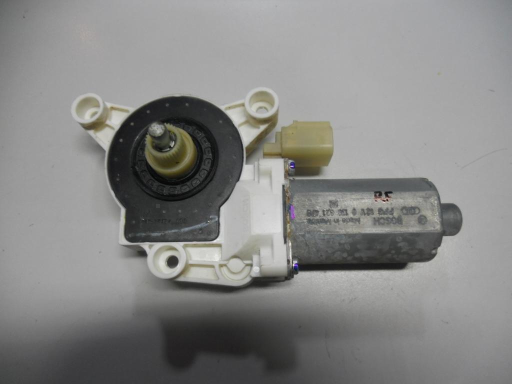 Right Front Door Regulator Motor
