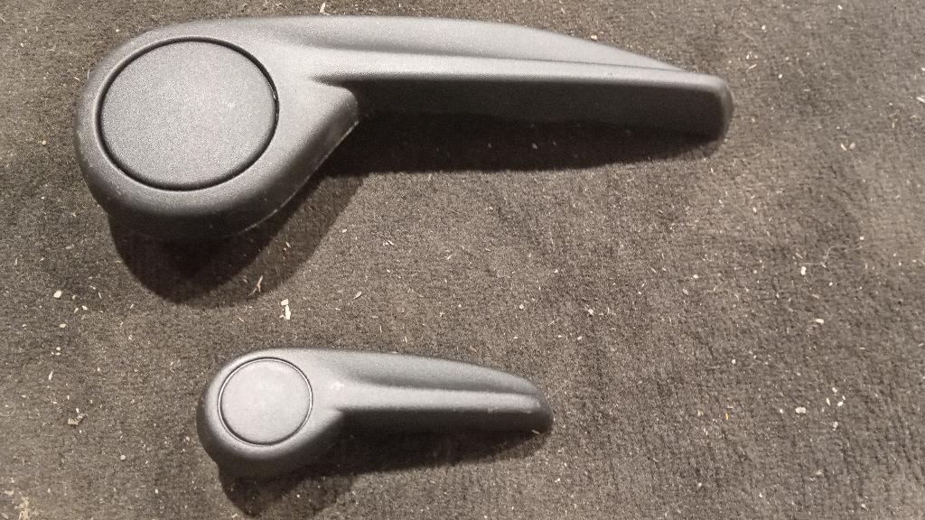 Seat Trim levers RH