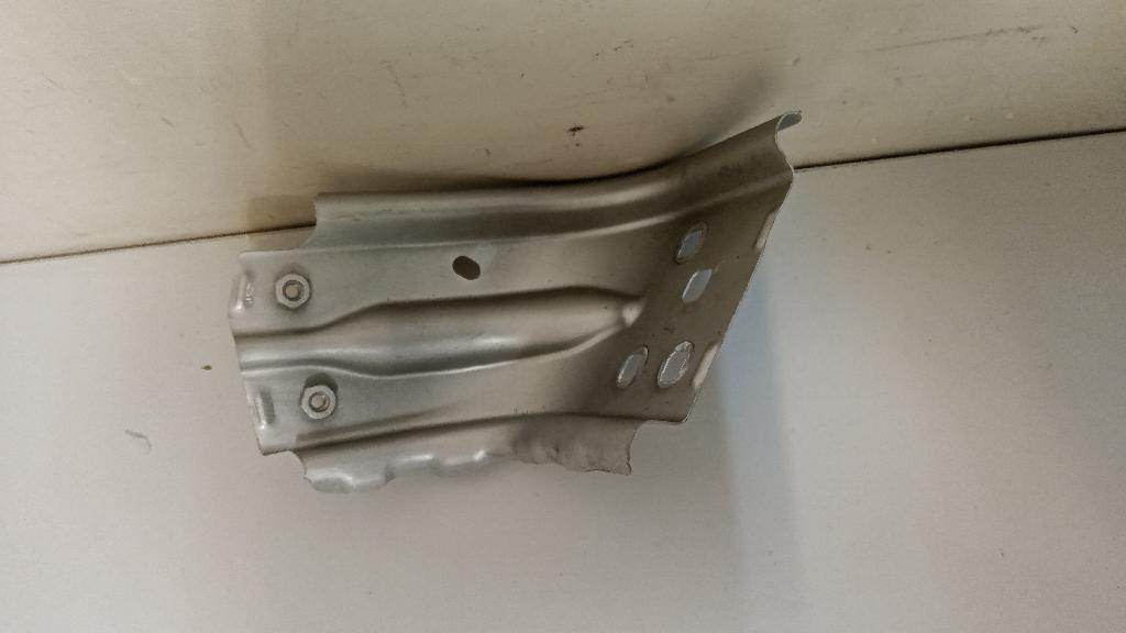 Right Front Guard Bracket