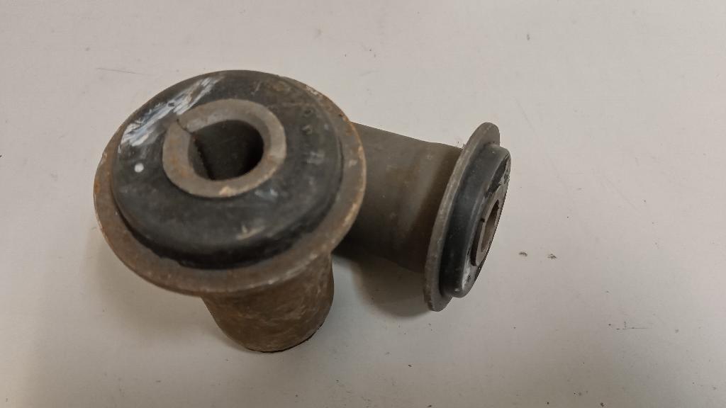 Front Lower Inner Bush pr. 1500 RWD
