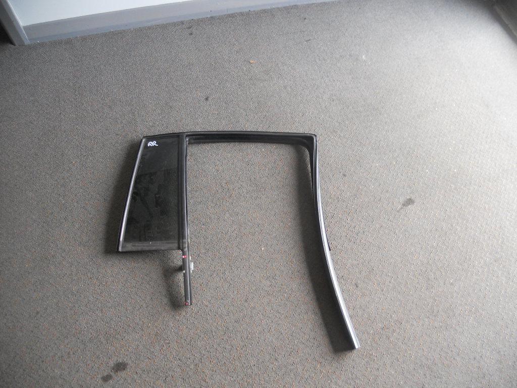 Right Rear Quarter Door Glass