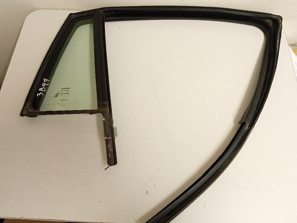 Right Rear Quarter Door Glass