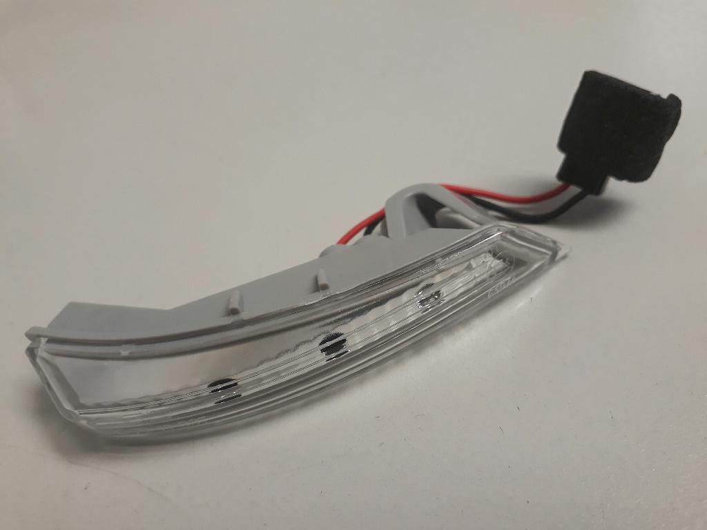 Right Front Door Mirror Repeater Light