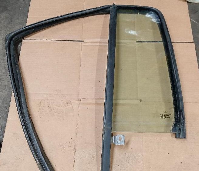 Left Rear Quarter Door Glass