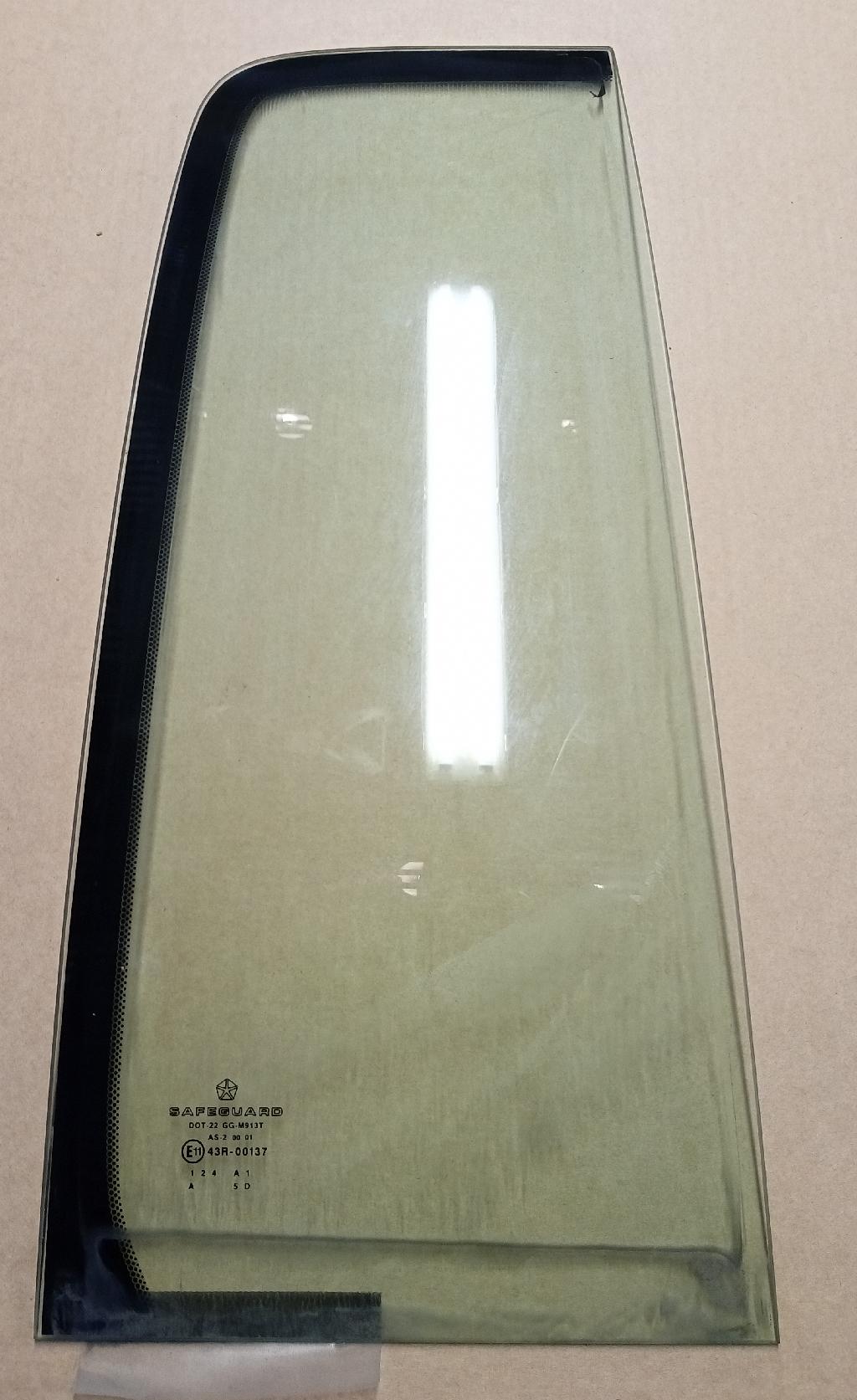 Right Rear Quarter Door Glass