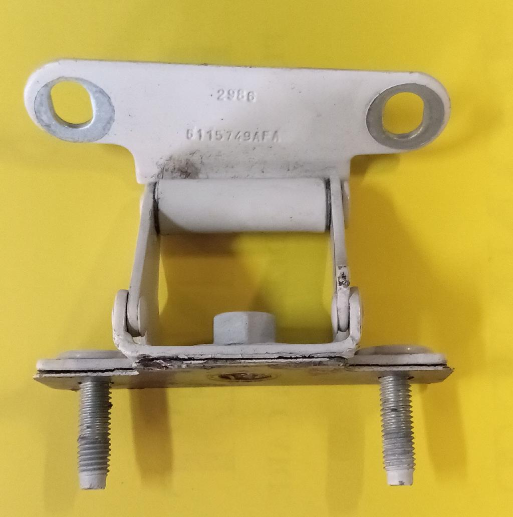 Left Tailgate Hinge