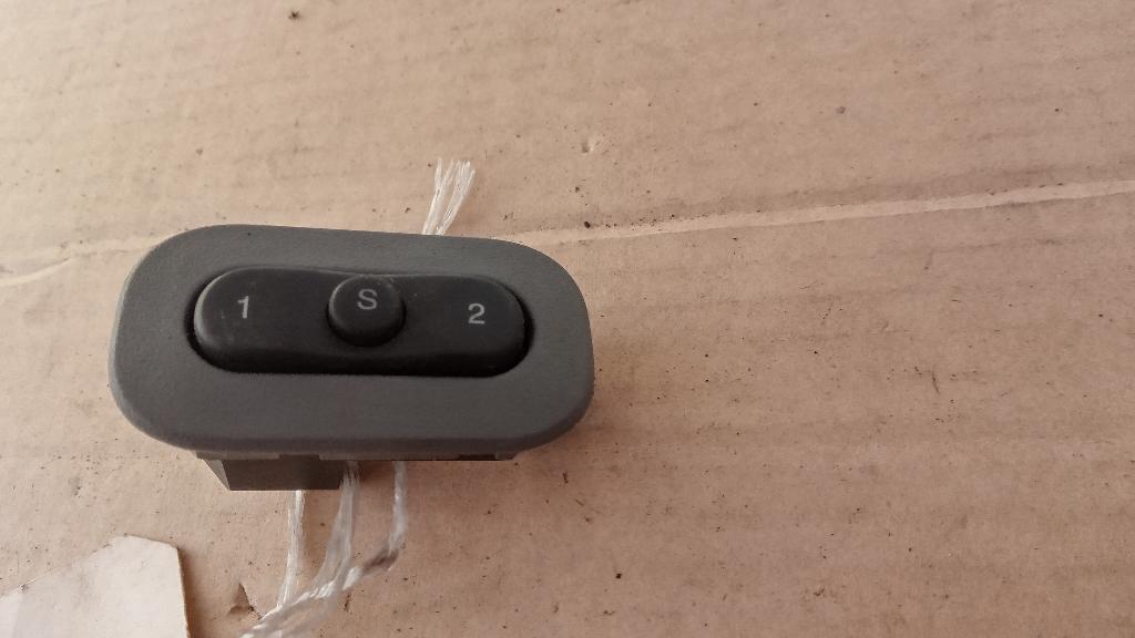 DOOR FRONT MEMORY SWITCH