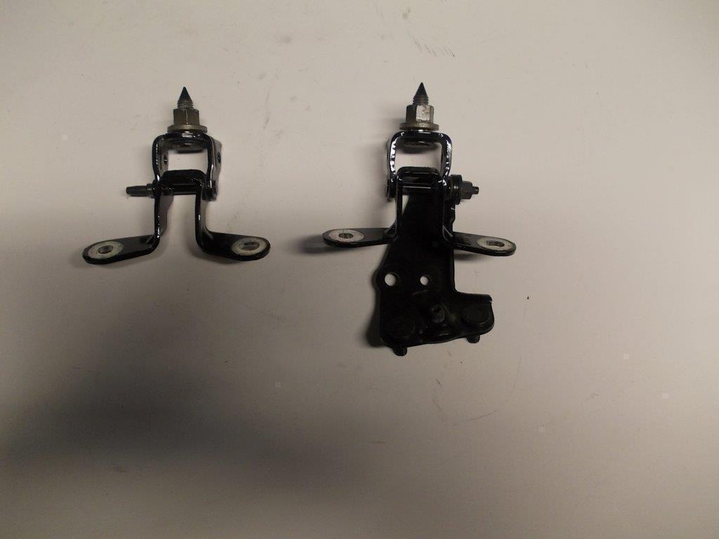 Left Tailgate Hinge