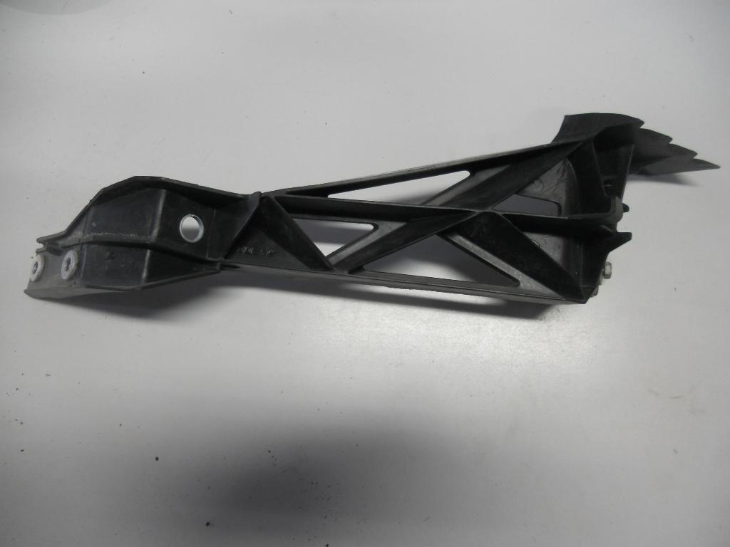 Right Front Guard Bracket