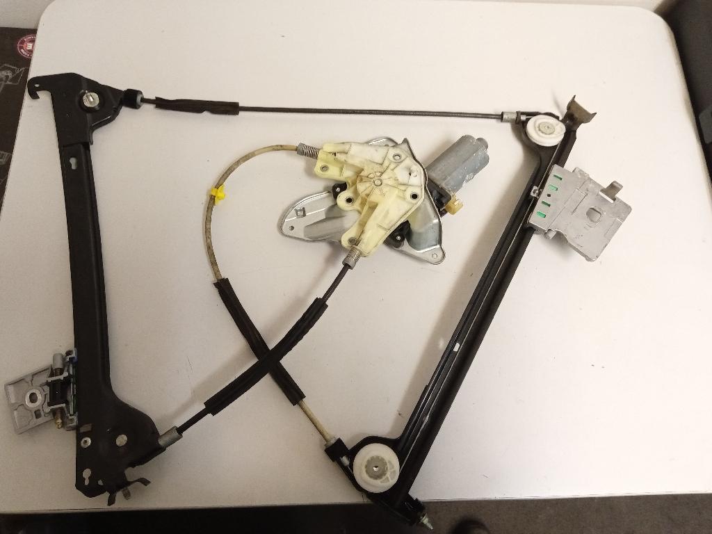 Right Front Door Elec Regulator