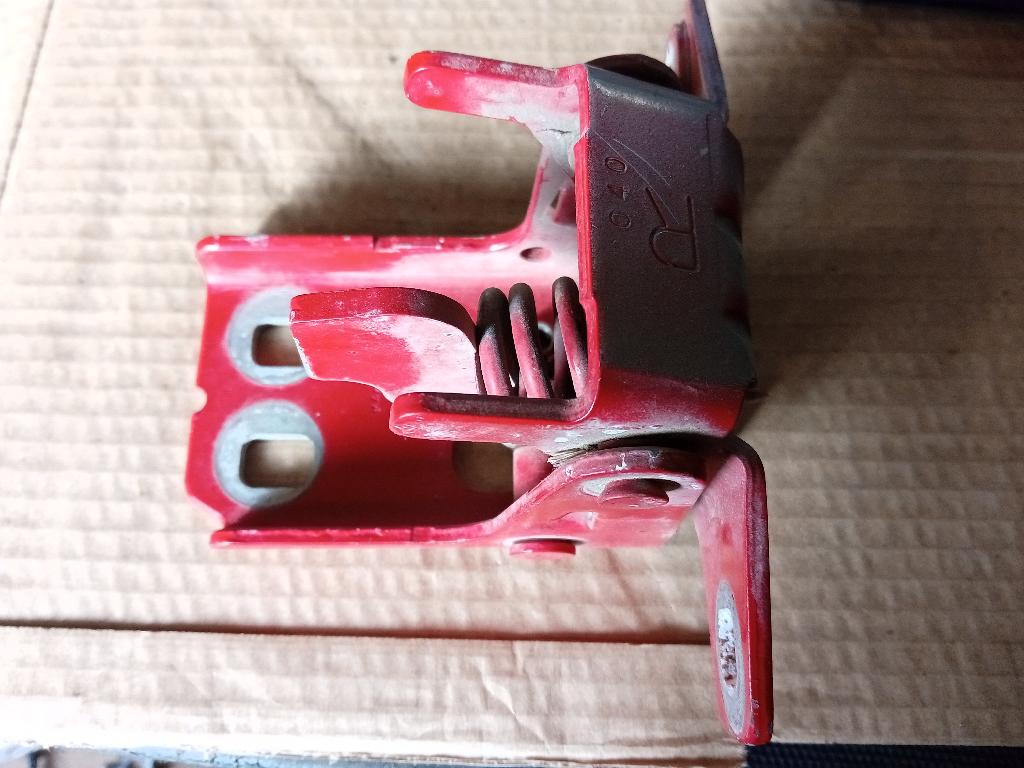Right Rear Door Bottom Hinge
