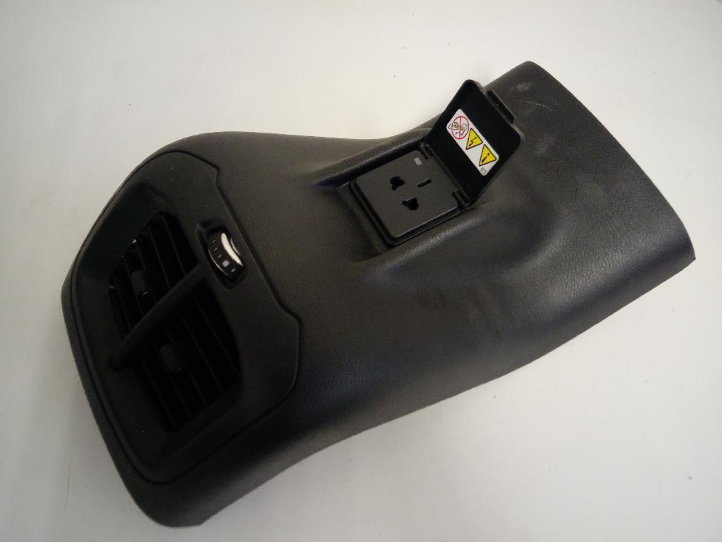 Heater Vent Rear (Centre Consol Outlet)- With Plug