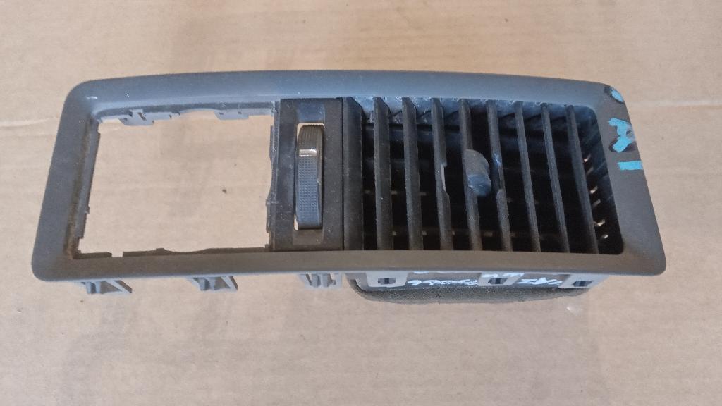 Heater Duct Vent Swivel- LH Centre Dash