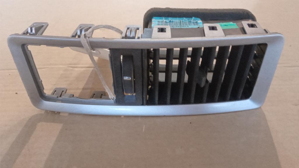 Dash Air Vent Centre