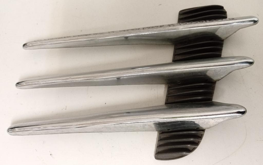 Right Front Guard Moulding