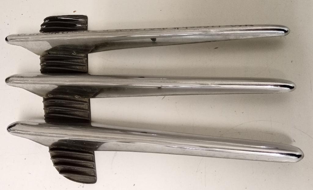 Left Front Guard Moulding